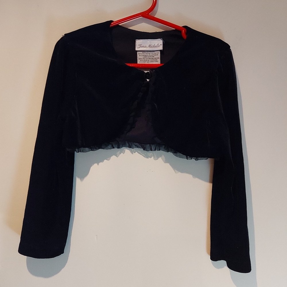 #176❣️Jona Michelle black Velvet cropped jacket size 6